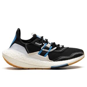 Adidas ultra boost 21 X Parley
size 6 woman